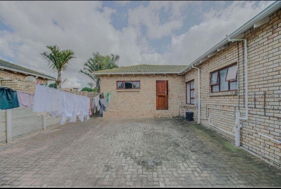 5 Bedroom Property for Sale in Overbaakens Eastern Cape